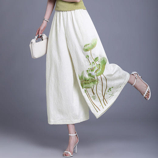 KQL422H53032025秋季重缎刺绣提花国风九分花苞裤女宽松休闲裤松紧腰女士裤子 商品图3