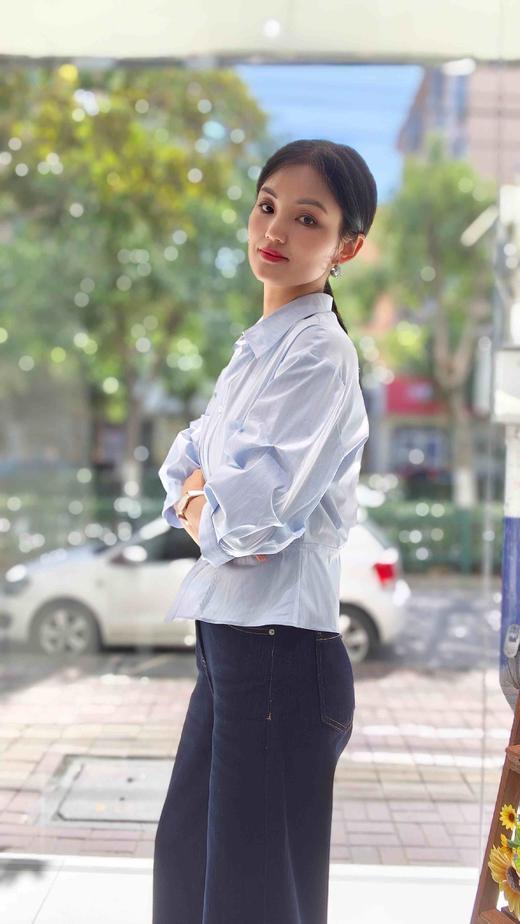 536761时尚气质短款收腰显瘦衬衫 商品图1