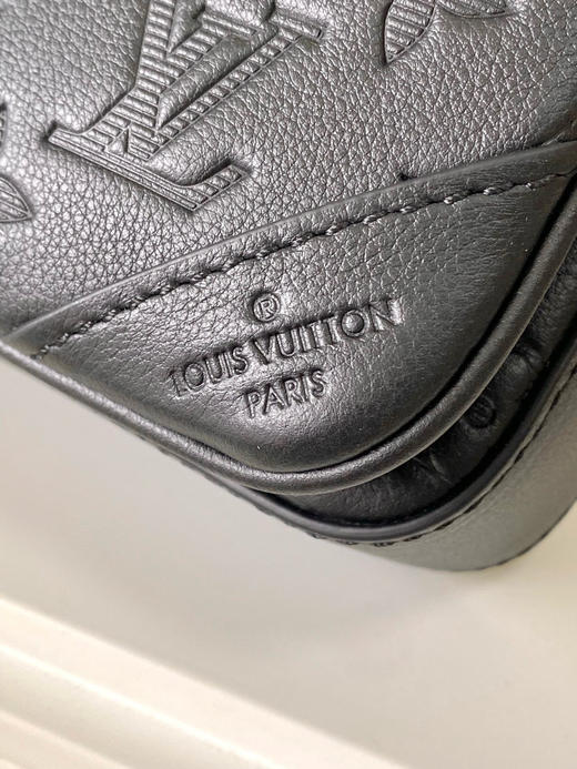 夏季特惠💰980 原单LV M46602 尺寸：25×18.5×7cm TRIO 全皮三件套邮差包 变码芯片 商品图4