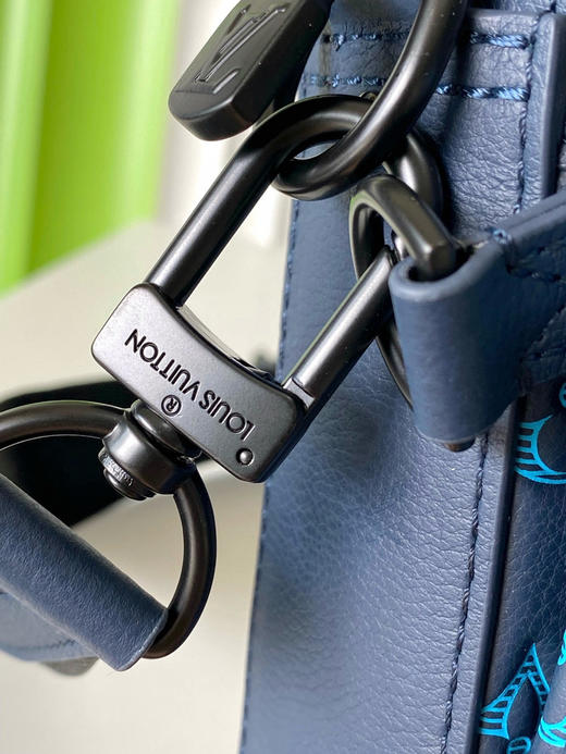 夏季特惠💰980 原单LV M46604 尺寸：25×18.5×7cm TRIO 全皮三件套邮差包 变码芯片 商品图5