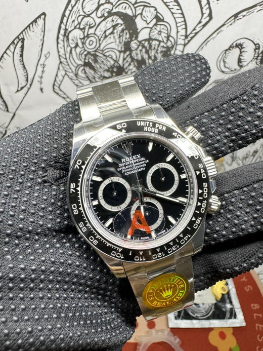 VS4131黑熊猫现货供应☑️☑️
VS4131迪通拿熊猫迪黑熊猫正式来啦。您还在困扰买到的针轴凹陷，变形？细节不对版？那请选择VS迪通拿。可以自己用放大镜看的版本，不被忽悠➕正品原版开模细节爆棚❕❕ 商品图5