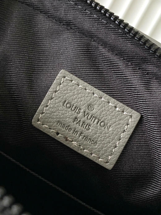 夏季特惠💰980 原单LV M46603 尺寸：25×18.5×7cm TRIO 全皮三件套邮差包 变码芯片 商品图8