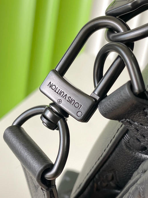 夏季特惠💰980 原单LV M46602 尺寸：25×18.5×7cm TRIO 全皮三件套邮差包 变码芯片 商品图5