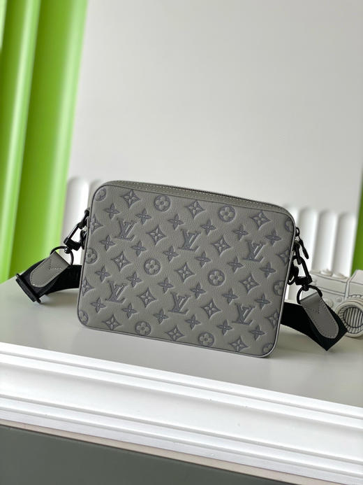 夏季特惠💰980 原单LV M46603 尺寸：25×18.5×7cm TRIO 全皮三件套邮差包 变码芯片 商品图2