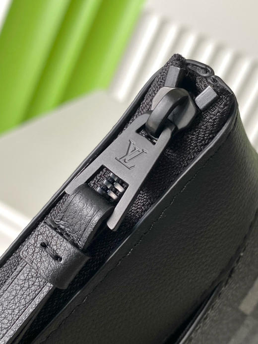 夏季特惠💰580 原单LV M14926 尺寸：30×21×7.5cm Pochette Voyage 手拿包 变码芯片 商品图6