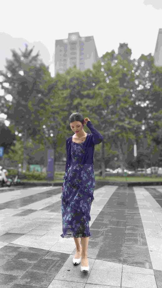 54q001时尚款套裙碎花吊带配开衫连衣裙 商品图5