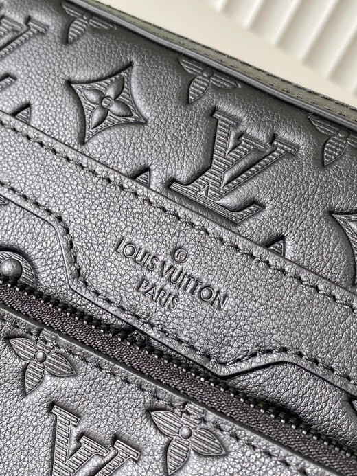 夏季特惠💰980 原单LV M46602 尺寸：25×18.5×7cm TRIO 全皮三件套邮差包 变码芯片 商品图6