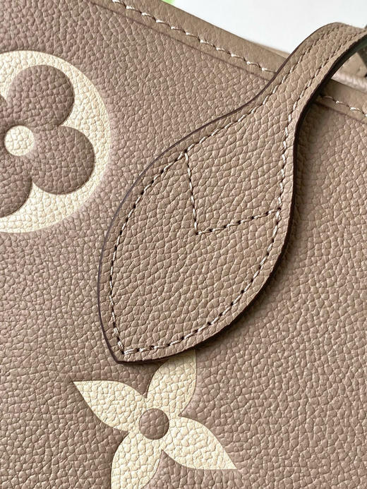 夏季特惠💰1120 原单LV M45685灰印 尺寸：31×28×14cm NEVERFULL 全皮购物袋 变码芯片 商品图4