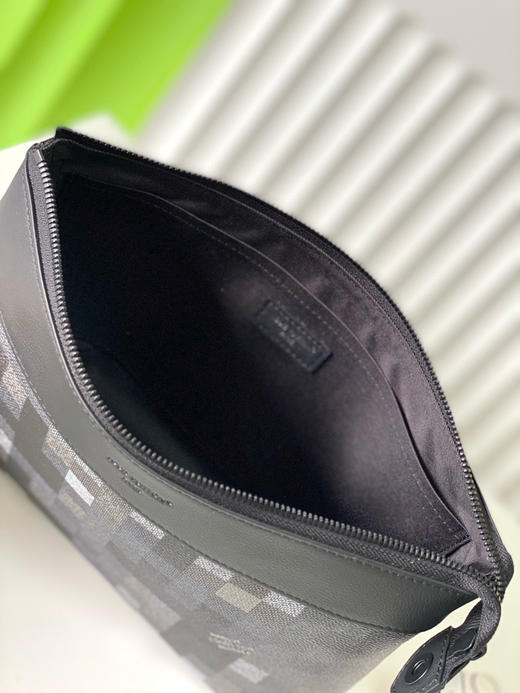 夏季特惠💰580 原单LV M14926 尺寸：30×21×7.5cm Pochette Voyage 手拿包 变码芯片 商品图7