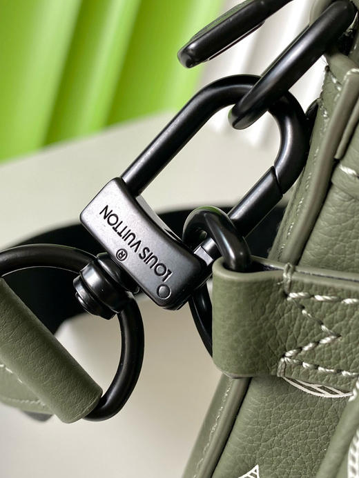 夏季特惠💰980 原单LV M12490 尺寸：25×18.5×7cm TRIO 全皮三件套邮差包 变码芯片 商品图5