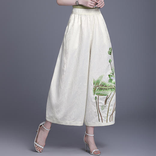 KQL422H53032025秋季重缎刺绣提花国风九分花苞裤女宽松休闲裤松紧腰女士裤子 商品图1