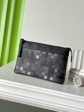 夏季特惠💰580 原单LV M14926 尺寸：30×21×7.5cm Pochette Voyage 手拿包 变码芯片