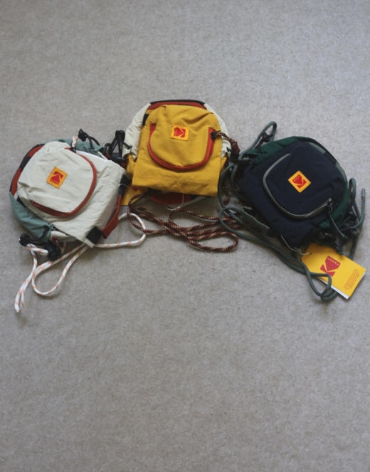 各式各样的 各取所需 哈！Kodak 防水尼龙 手提斜跨 随身小包 3色入 商品图0