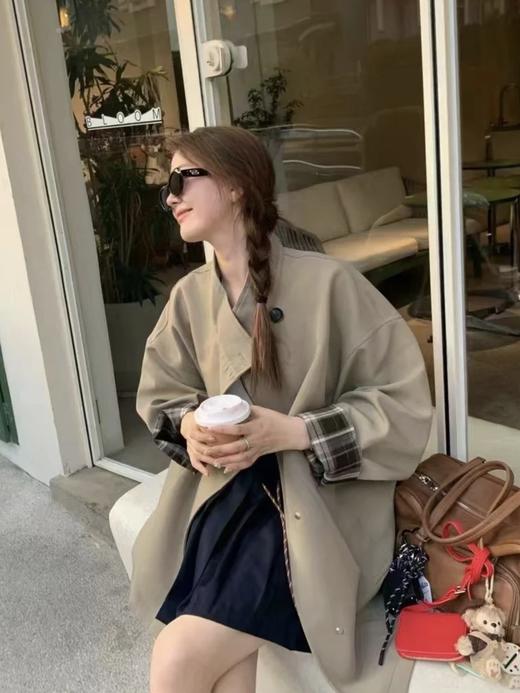 春秋立领韩版设计利落高级格纹撞袖风衣 商品图1