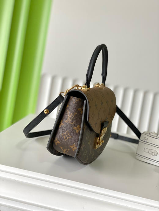 夏季特惠💰800 原单LV M46548 尺寸：24×18×7cm SAC TILSITT 扇子包 变码芯片 商品图1