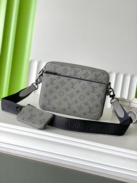 夏季特惠💰980 原单LV M46603 尺寸：25×18.5×7cm TRIO 全皮三件套邮差包 变码芯片