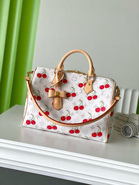 夏季特惠💰950 原单LV M14238 尺寸：30×21×17cm Speedy Soft 樱桃枕头包 变码芯片