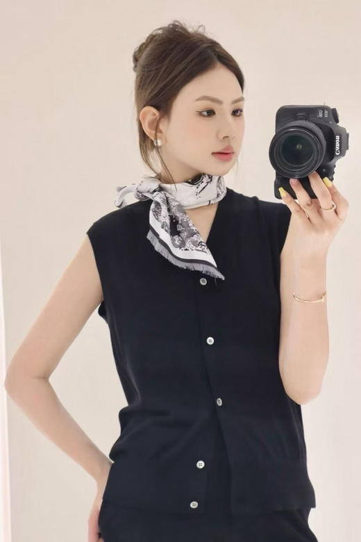 91-6 独家圆正 小禾 丝羊毛 开衫式背心 非一般的高级 商品图0