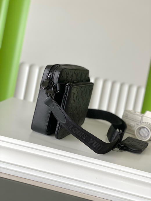 夏季特惠💰980 原单LV M46602 尺寸：25×18.5×7cm TRIO 全皮三件套邮差包 变码芯片 商品图1