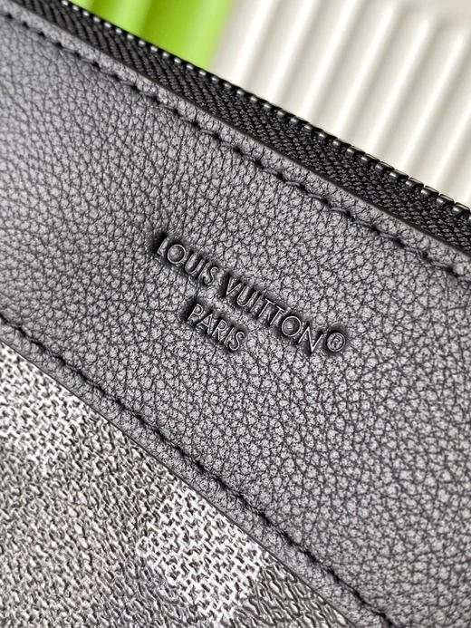 夏季特惠💰580 原单LV M14926 尺寸：30×21×7.5cm Pochette Voyage 手拿包 变码芯片 商品图5