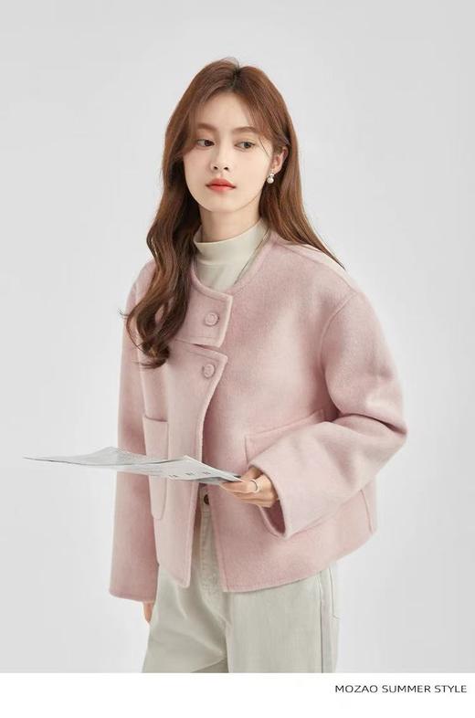 【高端系列】手工定制2253款69.2%绵羊毛短款樱花粉双面尼外套-喜出 商品图1