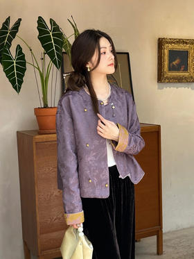 💥澳洲品牌直发【AUChris贵气老钱复古的新中式提花外套ACU081601】😍这个暮山紫长在心坎上！👏自留款，贼有分氛围感~❗️ 💰天猫价：588¥/件 💰团购价：209¥/件