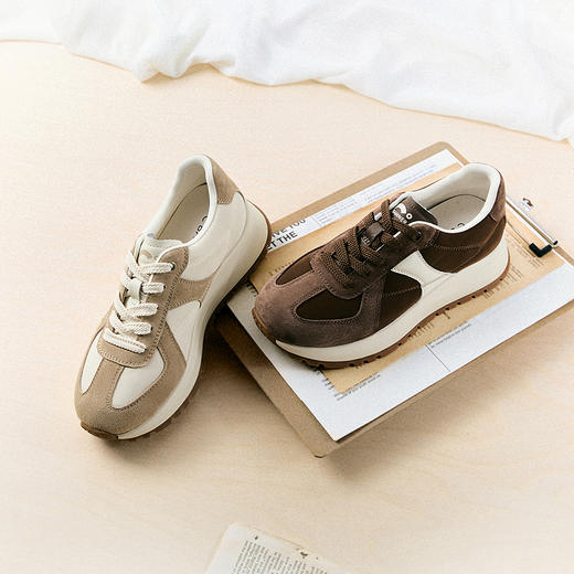 千百度厚底增高时尚休闲鞋女款深口复古德训鞋运动鞋A25453286 商品图1