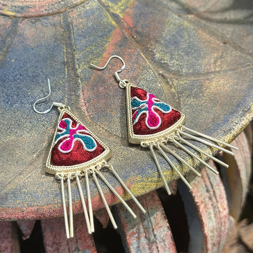 【新品耳饰】绯墨老绣耳环 | 现货加急发 手工孤品之作 匠心甄选 支持退换货 有运费险 商品图3