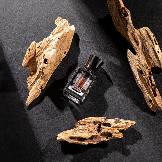 古法蒸馏提纯海南虫漏沉香精油 商品图8