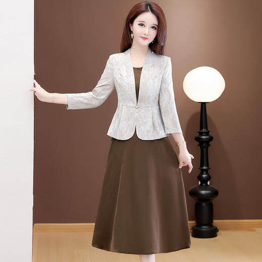 QYM 25YS03-Y时尚连衣裙两件套打底A字裙+小香风收腰外套 商品图0