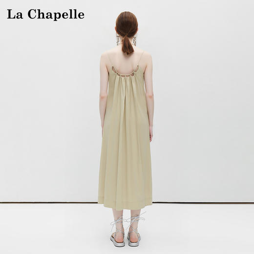 天猫同步【重工立体压褶】拉夏贝尔/La Chapelle设计感小众宽松气质V领百褶吊带裙女吊带压褶连衣裙★ 商品图3