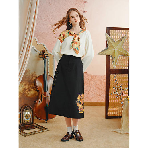 两三事梵高文艺 梵夜葵光 2025秋季新款大口袋绣花高腰半身裙长裙 商品图1