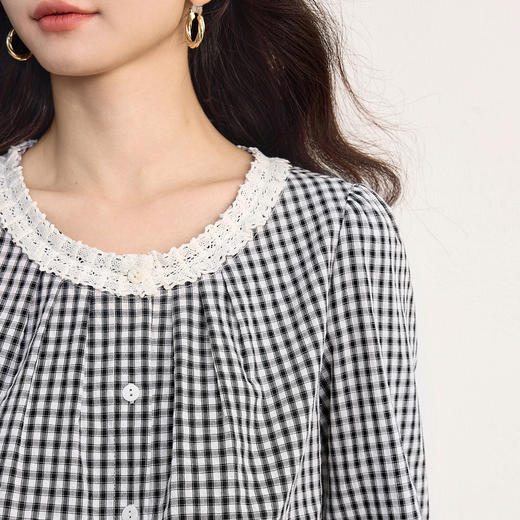 【08/19新品】熙世界法式格子衬衫女长袖2025秋季新款文艺复古蕾丝花边圆领上衣 商品图4