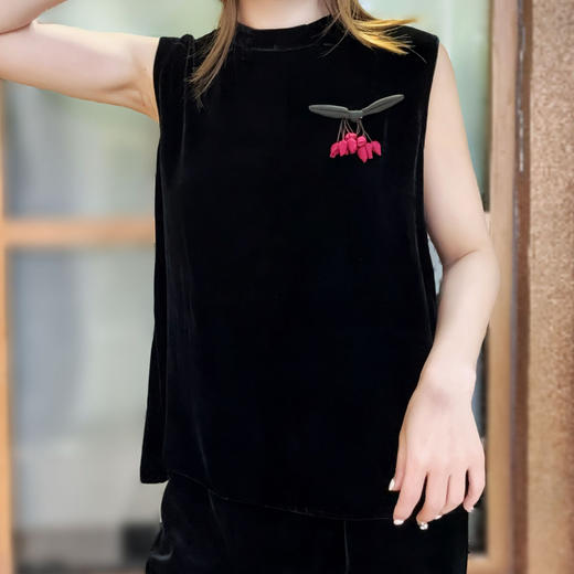 丁摩 夏季新款时尚气质真丝丝绒宽松版无袖衬衫女配小辣椒胸针5ZF-633 商品图1