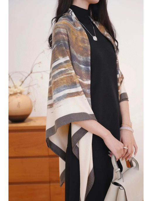 818-1 渠道货少 小禾 真丝羊绒 年轮图案 136*136炒鸡实用 丝羊绒 大披肩 商品图12