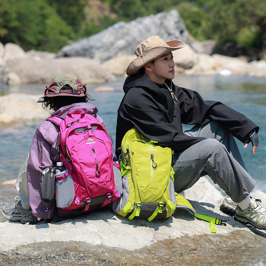飞莎/男女户外大容量专业徒步登山包 商品图0