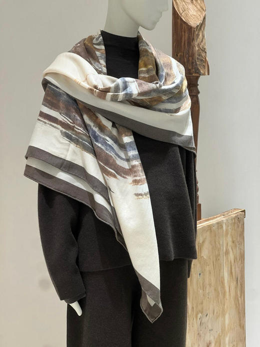 818-1 渠道货少 小禾 真丝羊绒 年轮图案 136*136炒鸡实用 丝羊绒 大披肩 商品图0