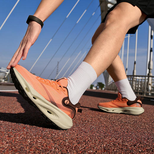 热卖中！！前脚掌宽建议拍大一码！【奥特莱斯线下专柜有售】简届灵动1.0全掌碳板运动跑鞋（男女同款）（下单72小时内发货！） 商品图4