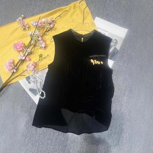 丁摩 夏季新款时尚气质真丝丝绒宽松版无袖衬衫女配小辣椒胸针5ZF-633 商品图3