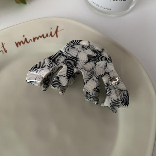 丁摩 韩版高级醋酸条纹中号抓夹盘发鲨鱼夹气质百搭马尾半抓5ZF-999 商品图5