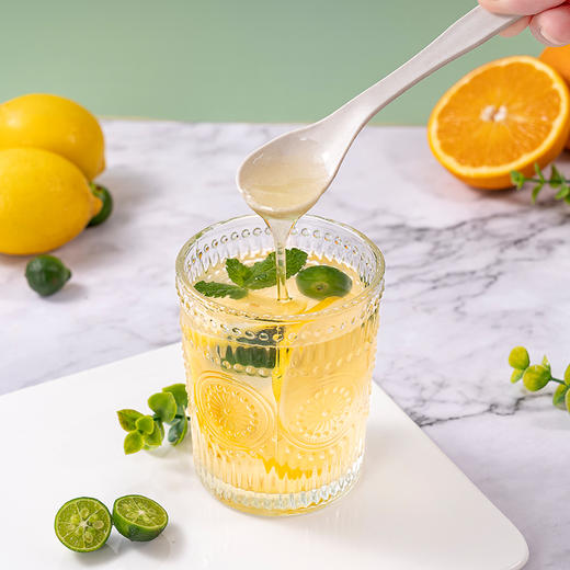 福事多 冷榨柠檬液冷榨柠檬液210g*2盒+105g*1袋 每条≈3个柠檬，两条满足每日维C，12小时内冷榨，添加NFC浓缩还原果汁，果汁含量≥42% ，独立包装即冲即饮 商品图3