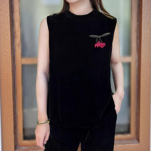 丁摩 夏季新款时尚气质真丝丝绒宽松版无袖衬衫女配小辣椒胸针5ZF-633 商品图0