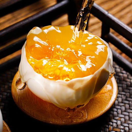 【曼松贡砖】2019年头春头采易武茶区曼松王子山古树，全网稀缺高货，250克/砖，拍5发7。只有70砖左右 商品图5