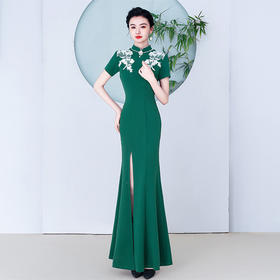 2025年新款高端走秀旗袍墨绿色弹力免烫鱼尾长款复古演出服