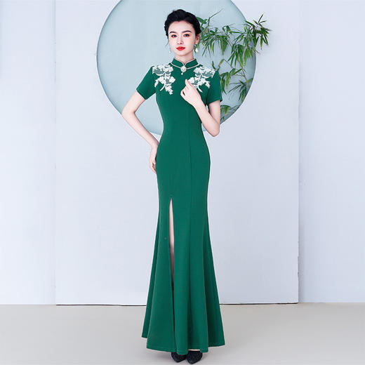 2025年新款高端走秀旗袍墨绿色弹力免烫鱼尾长款复古演出服 商品图0