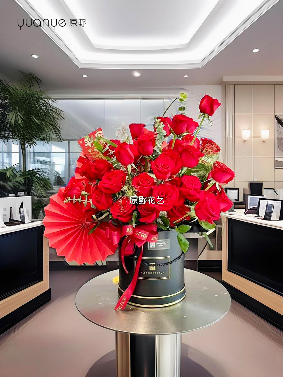 33朵红玫瑰抱抱桶送开业 乔迁 生日鲜花