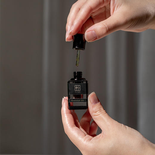 古法蒸馏提纯海南虫漏沉香精油 商品图3