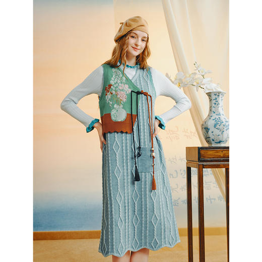 两三事梵高文艺时光月迹2025秋季新款菱形编织盘扣提花针织连衣裙 商品图3