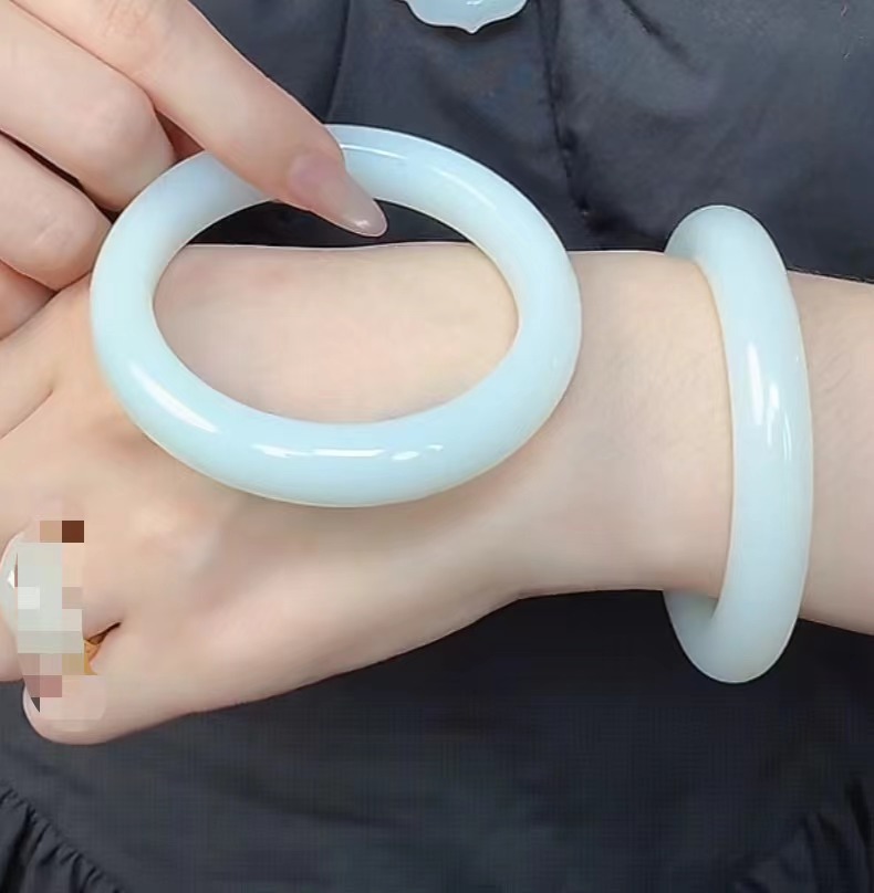 玉美人菲菲  精品-和田玉手镯