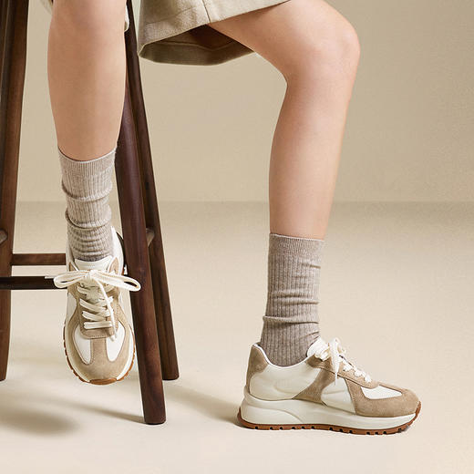 千百度厚底增高时尚休闲鞋女款深口复古德训鞋运动鞋A25453286 商品图4